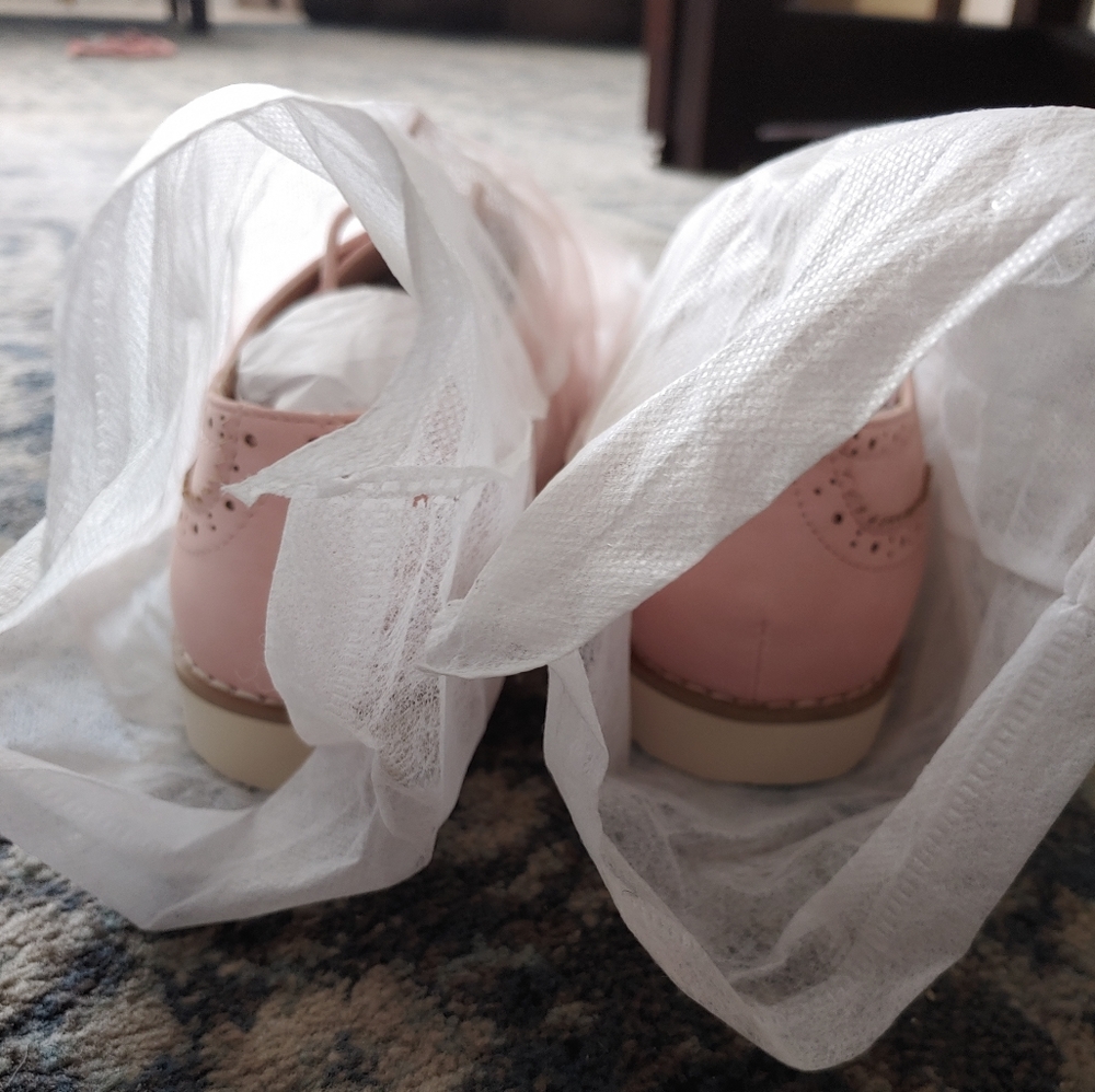 SOLD NWT Wingtip Casual Shoes, Blush, size 9 - Picture 11 of 11